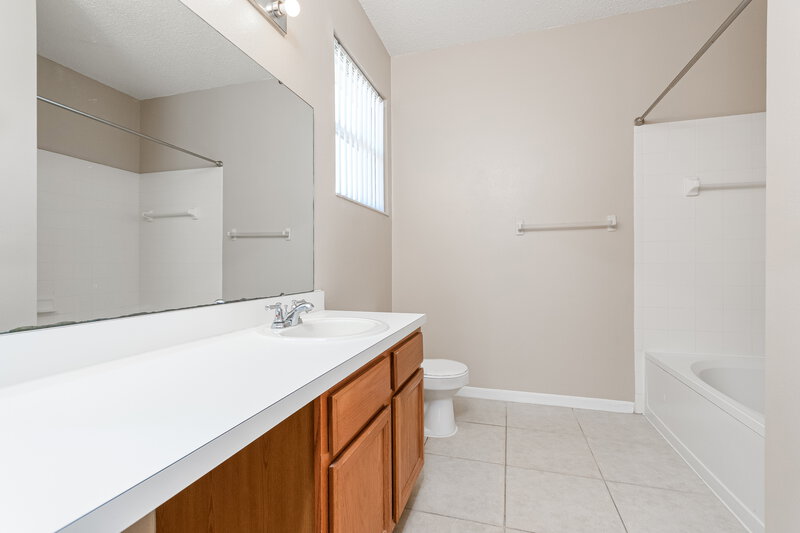 2,080/Mo, 8609 Cavendish Dr Kissimmee, FL 34747 Main Bathroom View