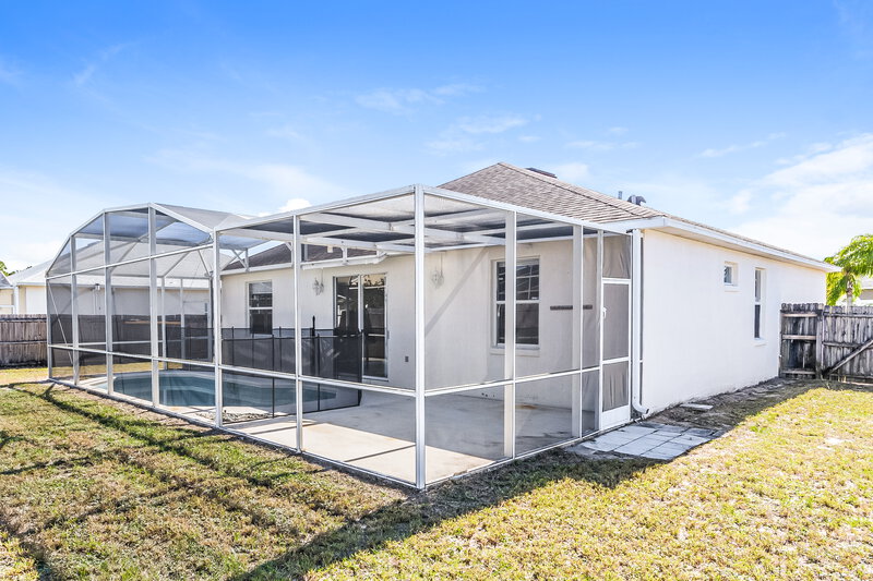2,080/Mo, 8609 Cavendish Dr Kissimmee, FL 34747 Rear View