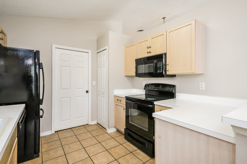 2,240/Mo, 234 Bay Meadow Dr Kissimmee, FL 34746 Kitchen View