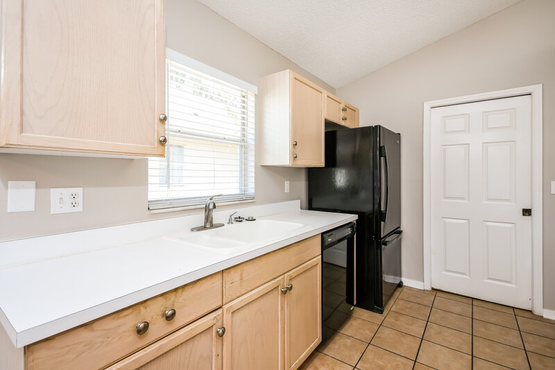 2,150/Mo, 234 Bay Meadow Dr Kissimmee, FL 34746 Kitchen View 2