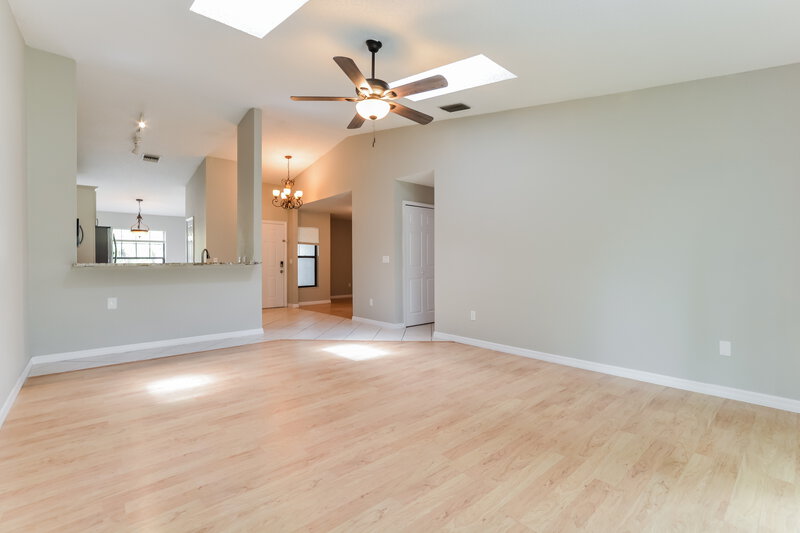 2,395/Mo, 1058 Dees Dr Oviedo, FL 32765 Living Room View 2