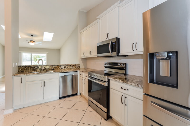 2,395/Mo, 1058 Dees Dr Oviedo, FL 32765 Kitchen View
