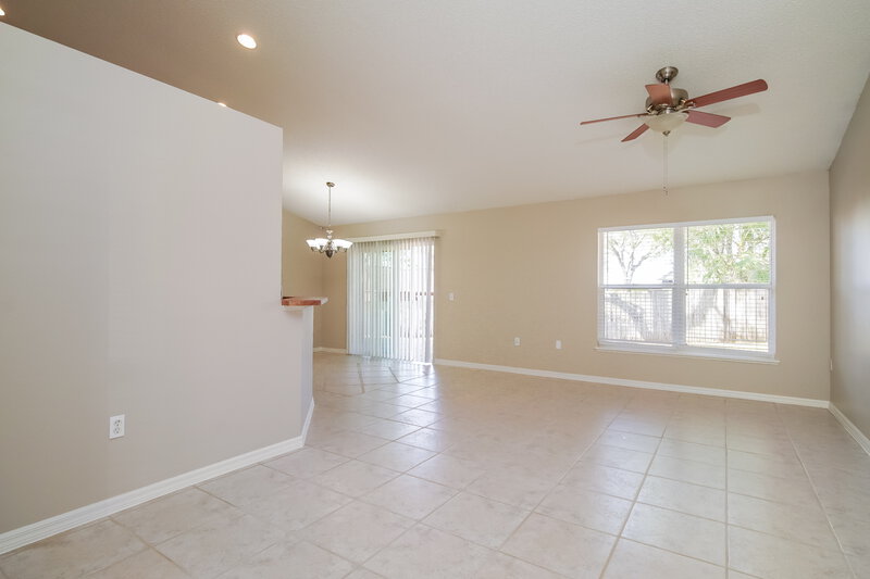 2,390/Mo, 1529 Muir Cir Clermont, FL 34711 Living Room View