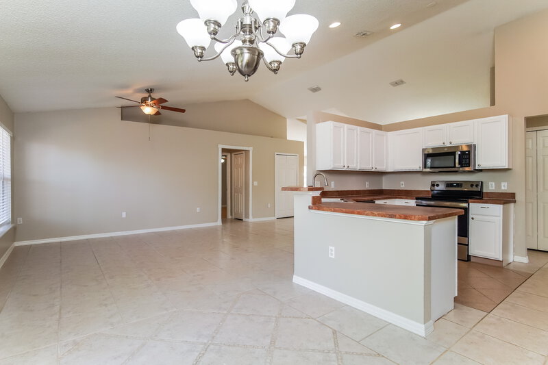 2,390/Mo, 1529 Muir Cir Clermont, FL 34711 Living Room View 2