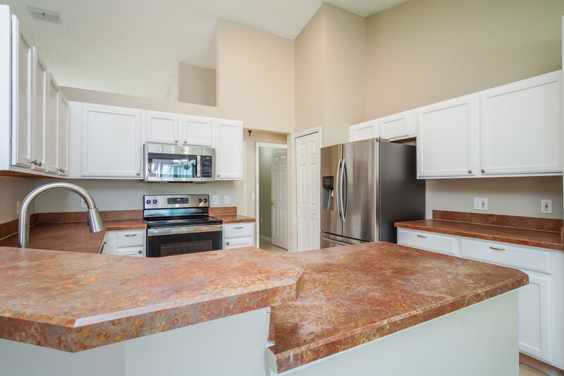 2,390/Mo, 1529 Muir Cir Clermont, FL 34711 Kitchen View 3