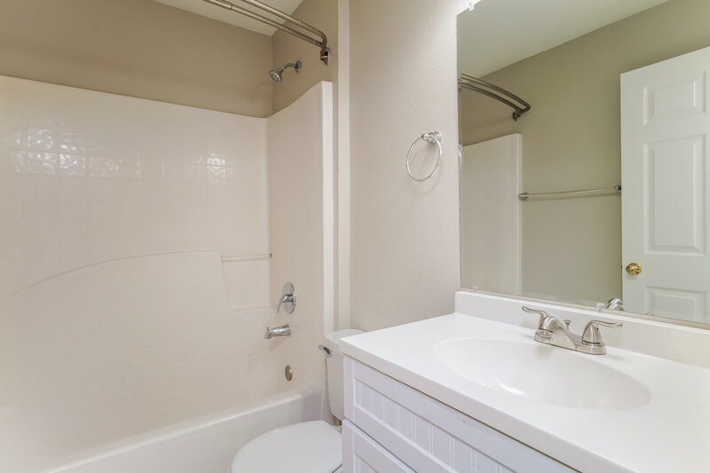 2,390/Mo, 1529 Muir Cir Clermont, FL 34711 Bathroom View