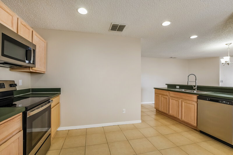 2,235/Mo, 1919 Seatonham St Winter Garden, FL 34787 Kitchen View