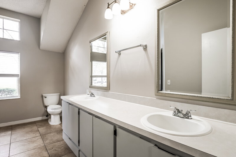 2,440/Mo, 433 Valley Edge Dr Minneola, FL 34715 Main Bathroom View