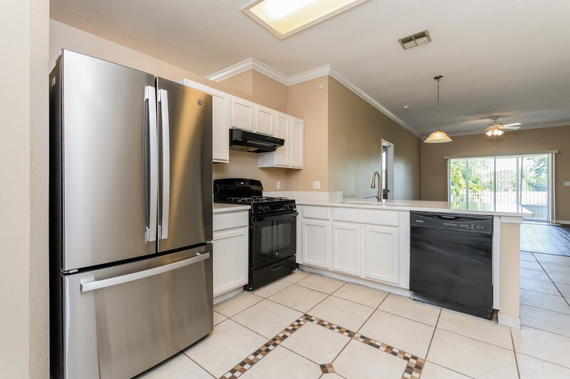 2,035/Mo, 16132 Green Cove Blvd Clermont, FL 34714 Kitchen View