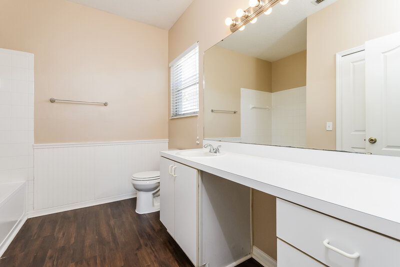 2,035/Mo, 16132 Green Cove Blvd Clermont, FL 34714 Main Bathroom View