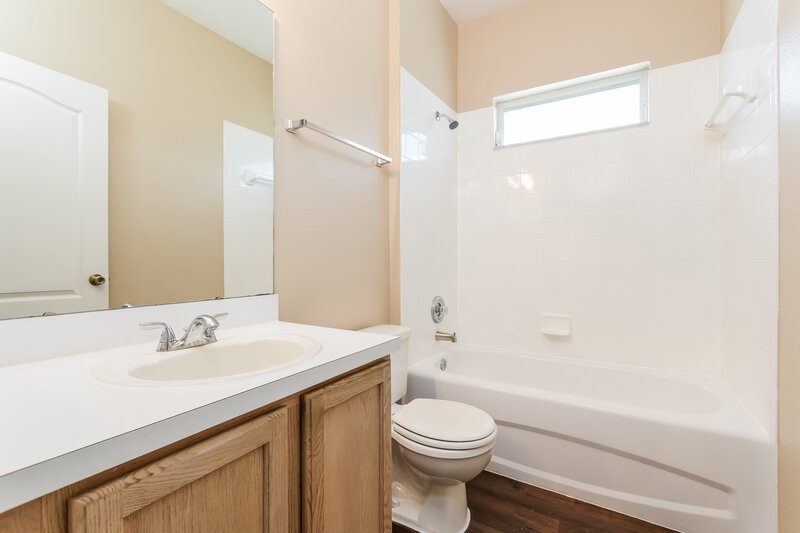 2,035/Mo, 16132 Green Cove Blvd Clermont, FL 34714 Bathroom View