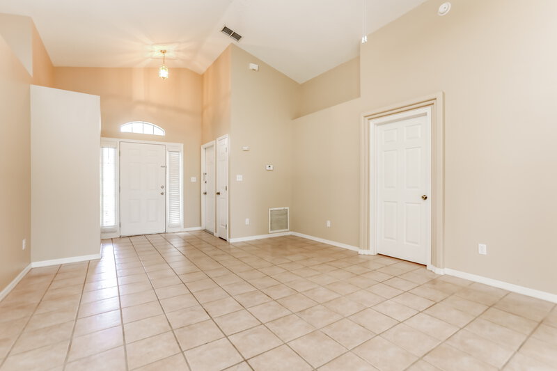2,145/Mo, 917 Elm Forest Dr Minneola, FL 34715 Living Room View 2