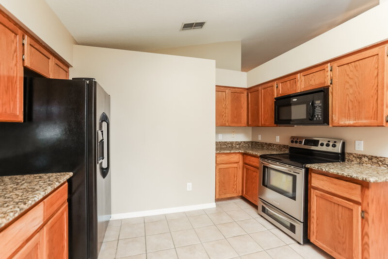 2,145/Mo, 917 Elm Forest Dr Minneola, FL 34715 Kitchen View