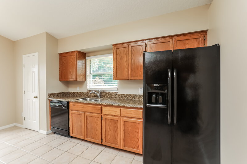 2,145/Mo, 917 Elm Forest Dr Minneola, FL 34715 Kitchen View 2