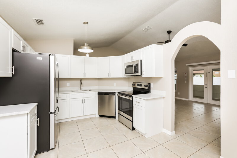 2,290/Mo, 7860 Sapphire Ln Orlando, FL 32822 Kitchen View 2