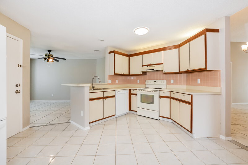 2,355/Mo, 140 Coralwood Cir Kissimmee, FL 34743 Kitchen View