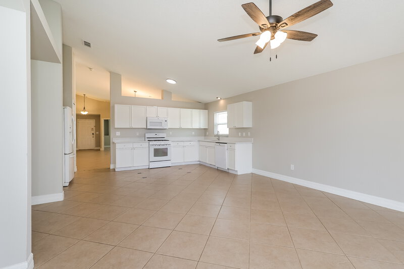 0/Mo, 15904 Autumn Glen Ave Clermont, FL 34714 Family Room View