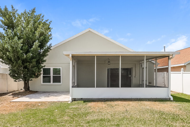 0/Mo, 15904 Autumn Glen Ave Clermont, FL 34714 Rear View