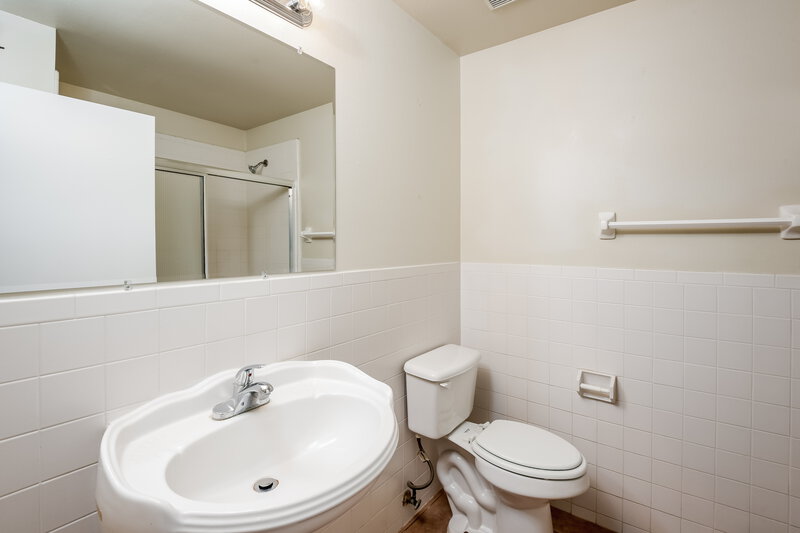 4,090/Mo, 2640 Rolling Broak Dr Orlando, FL 32837 Bathroom View