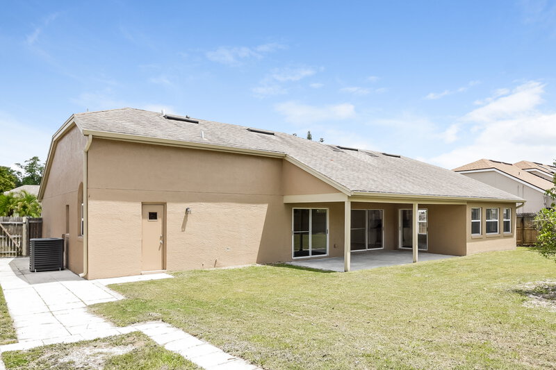 4,090/Mo, 2640 Rolling Broak Dr Orlando, FL 32837 Rear View