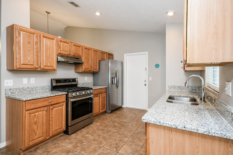 1,775/Mo, 417 Symphony Pl Davenport, FL 33896 Kitchen View