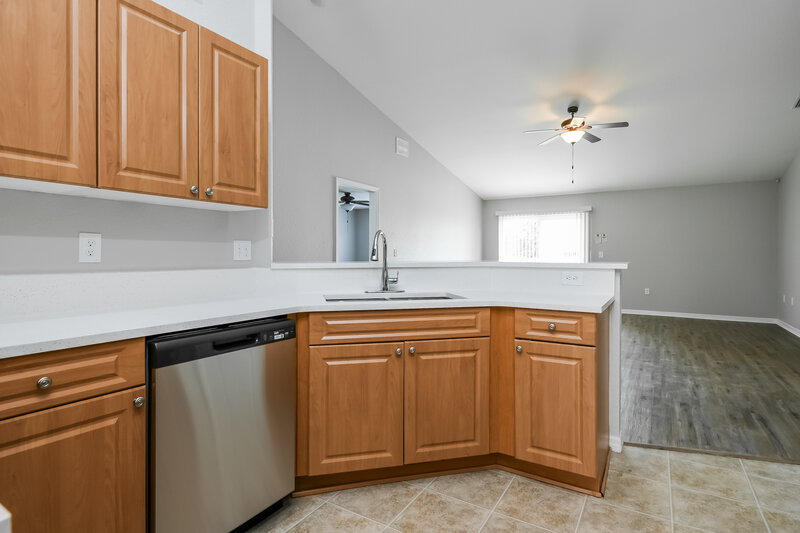 1,730/Mo, 103 Athabasca Dr Poinciana, FL 34759 Kitchen View