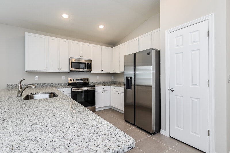 1,865/Mo, 1658 Redfin Dr Poinciana, FL 34759 Kitchen View 3