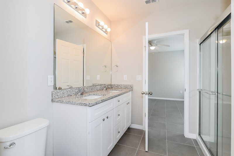 1,865/Mo, 1658 Redfin Dr Poinciana, FL 34759 Main Bathroom View