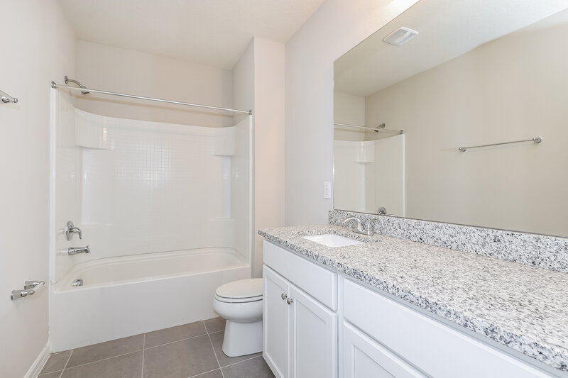 1,865/Mo, 1658 Redfin Dr Poinciana, FL 34759 Bathroom View