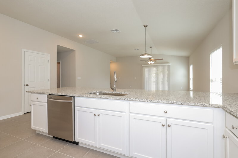 2,035/Mo, 1660 Redfin Dr Poinciana, FL 34759 Kitchen View 3