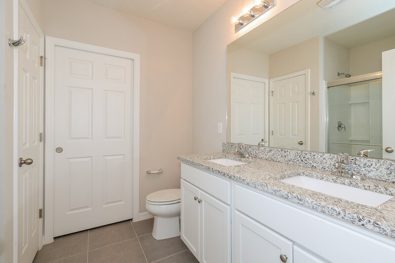 2,035/Mo, 1660 Redfin Dr Poinciana, FL 34759 Main Bathroom View