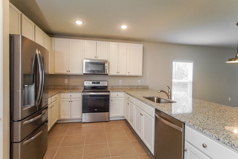 1,905/Mo, 159 Redwing Ct Poinciana, FL 34759 Kitchen View 2