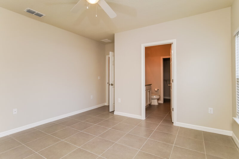 1,905/Mo, 159 Redwing Ct Poinciana, FL 34759 Main Bedroom View 2