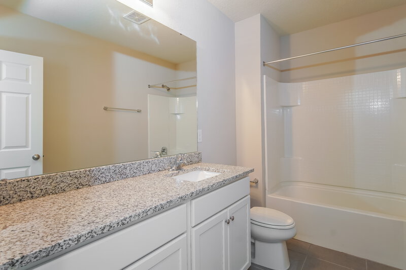 1,905/Mo, 159 Redwing Ct Poinciana, FL 34759 Bathroom View