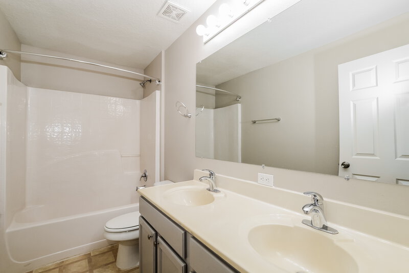 2,500/Mo, 2412 Tealwood Cir Tavares, FL 32778 Bathroom View