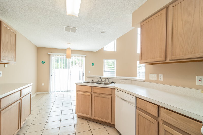 2,030/Mo, 1047 Woodsong Way Clermont, FL 34714 Kitchen View 2