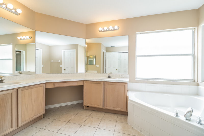 2,030/Mo, 1047 Woodsong Way Clermont, FL 34714 Master Bathroom View