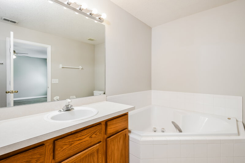 2,225/Mo, 4228 Settlers Ct Saint Cloud, FL 34772 Main Bathroom View