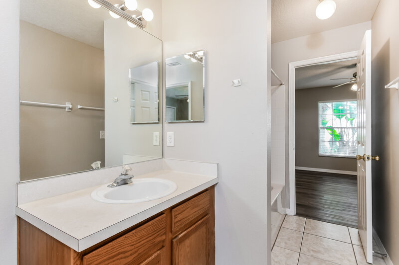 2,225/Mo, 4228 Settlers Ct Saint Cloud, FL 34772 Bathroom View