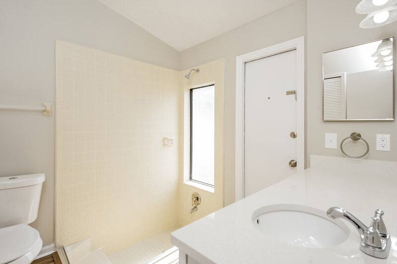 2,225/Mo, 259 Hound Run Pl Casselberry, FL 32707 Main Bathroom View