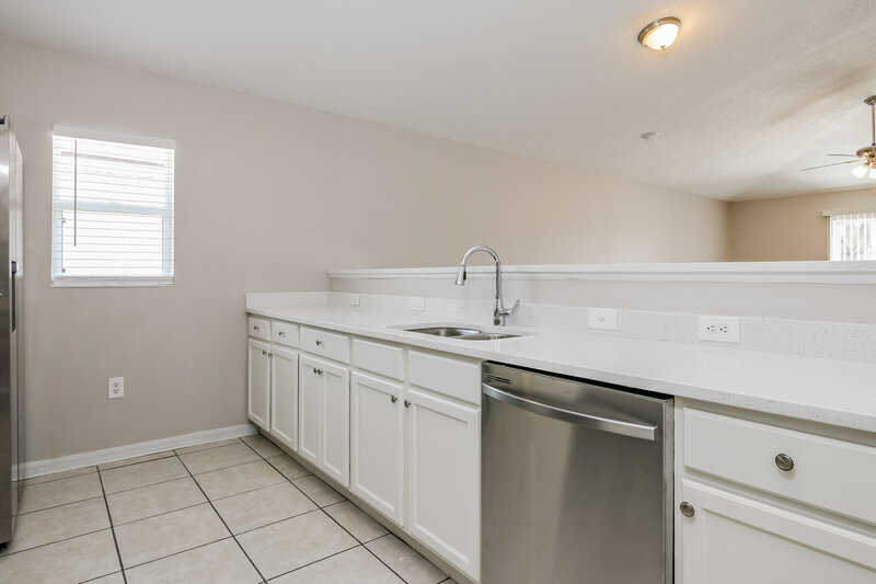 2,240/Mo, 4931 Silver Thistle Ln Saint Cloud, FL 34772 Kitchen View
