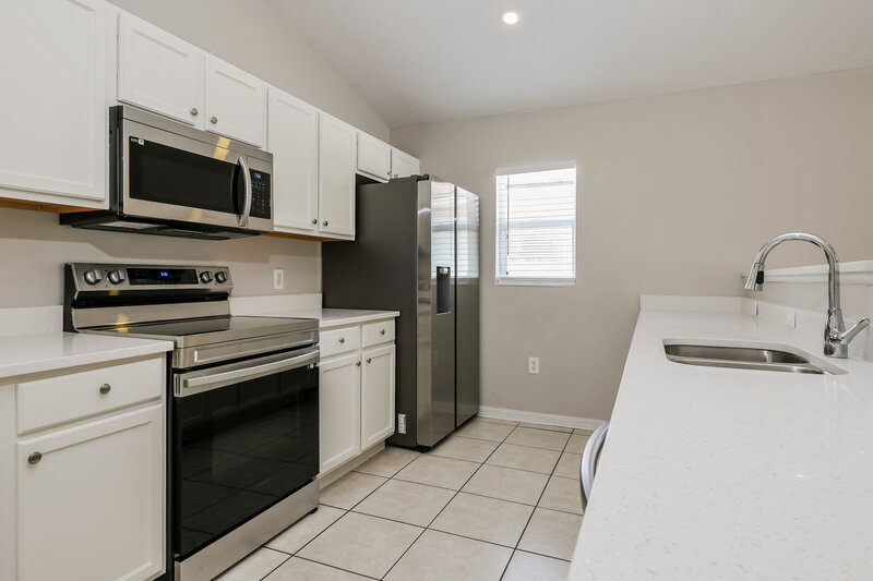 2,240/Mo, 4931 Silver Thistle Ln Saint Cloud, FL 34772 Kitchen View 2