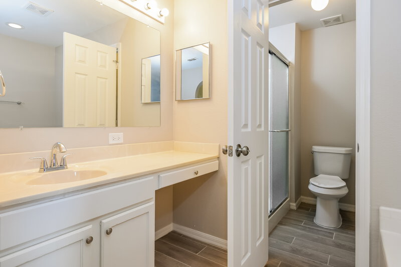 2,240/Mo, 4931 Silver Thistle Ln Saint Cloud, FL 34772 Main Bathroom View