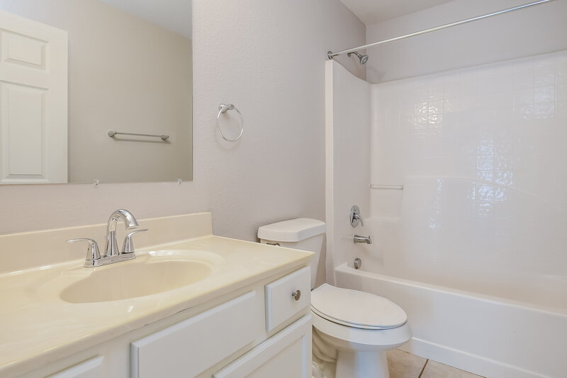 2,240/Mo, 4931 Silver Thistle Ln Saint Cloud, FL 34772 Bathroom View