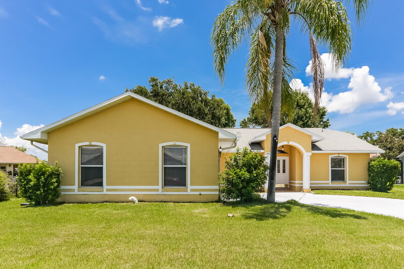 2,120/Mo, 2318 Sweetwater Blvd Saint Cloud, FL 34772 External View