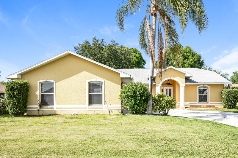 2,115/Mo, 2318 Sweetwater Blvd Saint Cloud, FL 34772 Front View