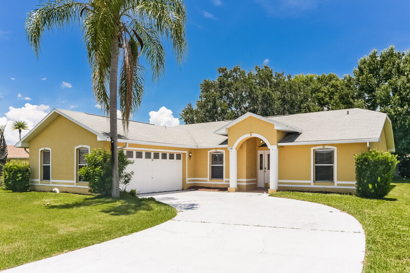 2,120/Mo, 2318 Sweetwater Blvd Saint Cloud, FL 34772 Front View