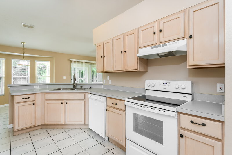 2,115/Mo, 2318 Sweetwater Blvd Saint Cloud, FL 34772 Kitchen View