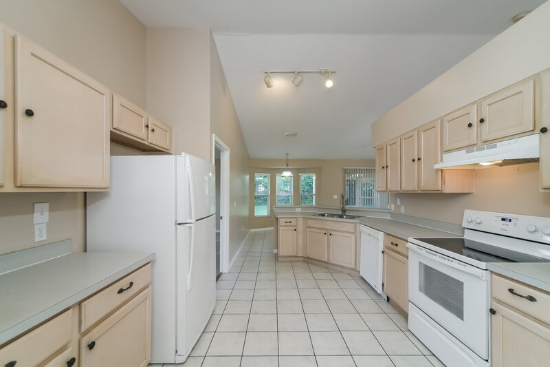 2,120/Mo, 2318 Sweetwater Blvd Saint Cloud, FL 34772 Kitchen View