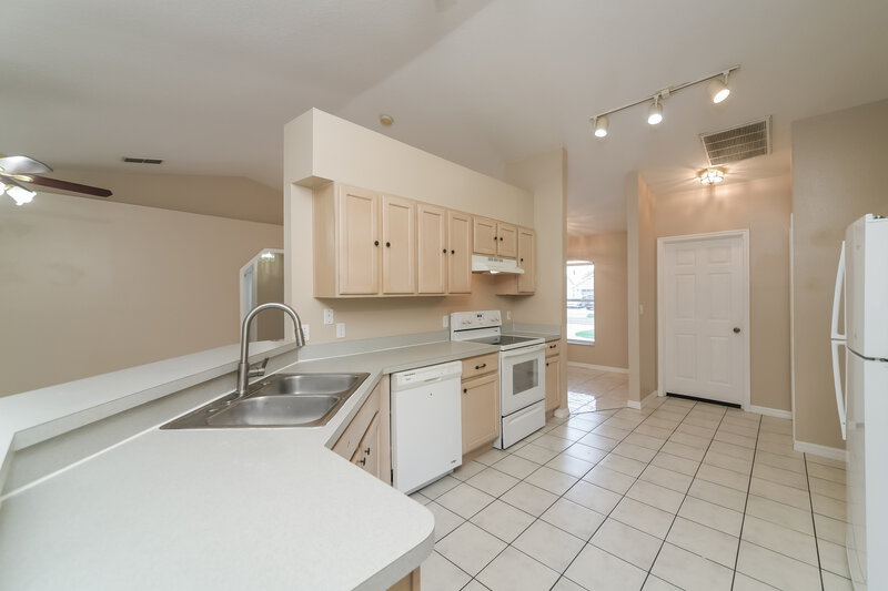 2,120/Mo, 2318 Sweetwater Blvd Saint Cloud, FL 34772 Kitchen View 2